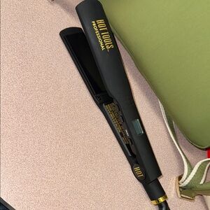 HOT TOOLS Professional flat iron